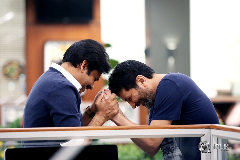 Agnyaathavaasi-Movie-Working-Stills